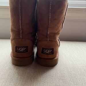 UGG Women’s Classic Short Boot